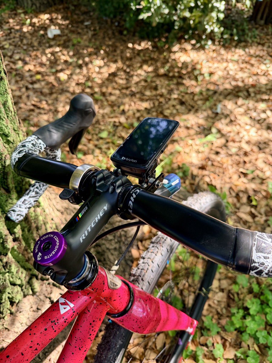 tack48ajk's tweet photo. 首と肩痛みで右腕が痺れてロードバイクに乗れないため楽な体勢で走れるグラベルにしました。TIMEの2倍ぐらい重いですが速く走らないので気にしてません。自転車に乗れる楽しさを改めて実感してます。
#グラベルバイク
#allcity https://t.co/CEaGfuol4o