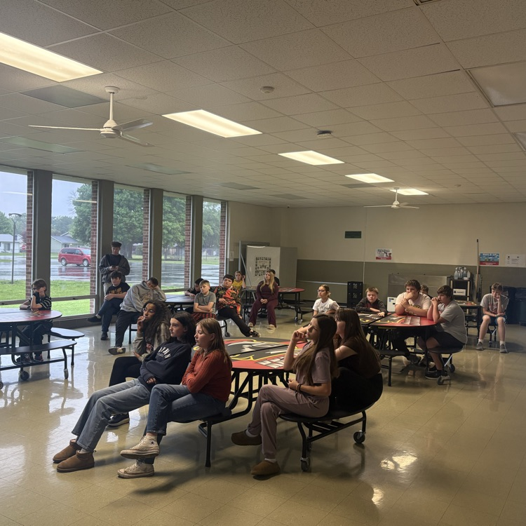 LovingtonGS's tweet photo. Banker, Aeriana Donaldson, came in during RTI and taught the students about the benefits of a future in banking. She also educated students on the options of trade schools, college , and running your own business. https://t.co/ufg6Q2gZPR