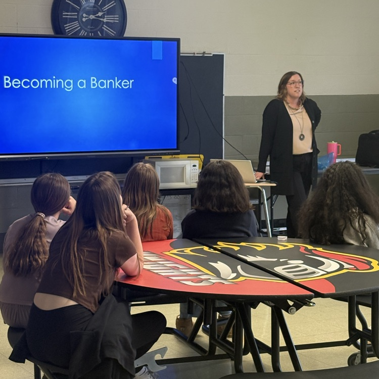 LovingtonGS's tweet photo. Banker, Aeriana Donaldson, came in during RTI and taught the students about the benefits of a future in banking. She also educated students on the options of trade schools, college , and running your own business. https://t.co/ufg6Q2gZPR