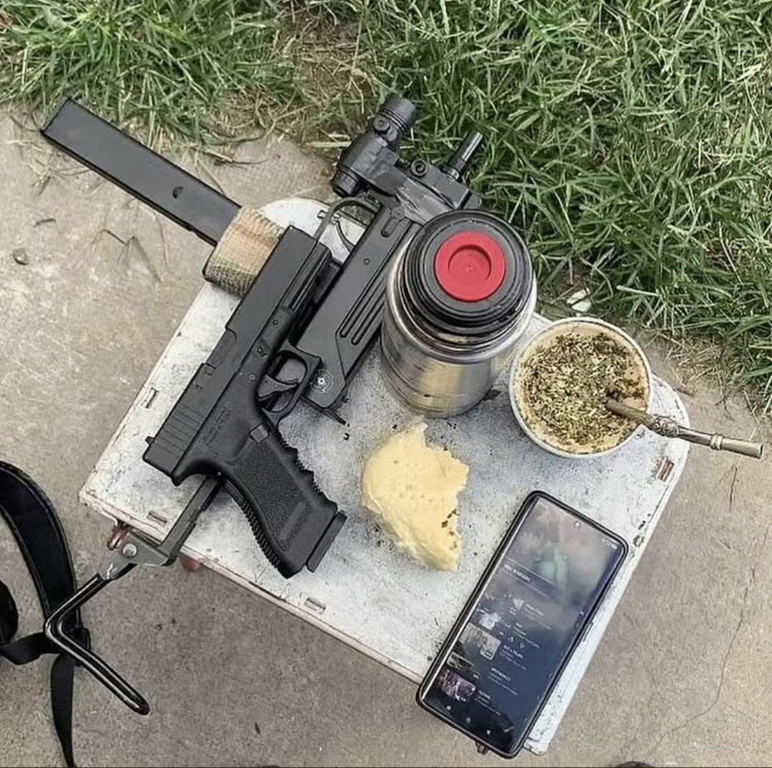 unos mates en el patio disfrutando el solcito🧘