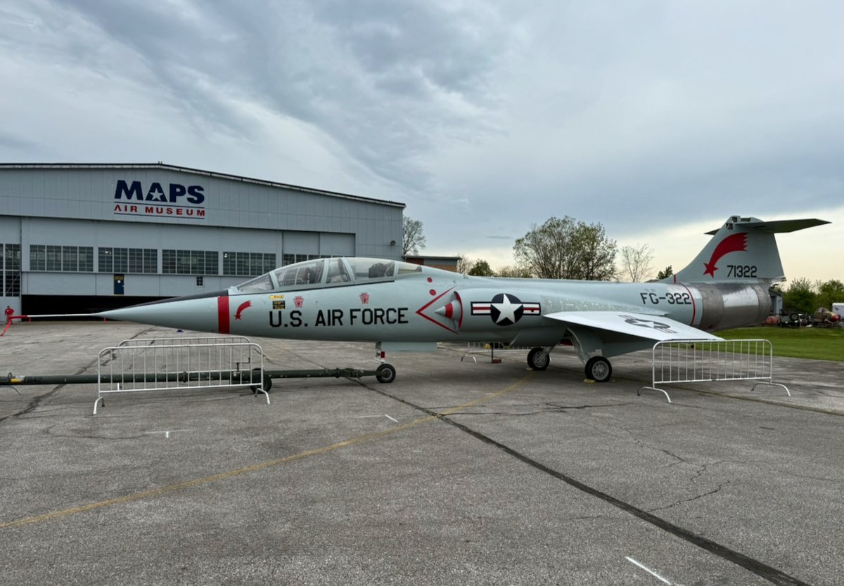 air_maps's tweet photo. Well her she is in all her glory!

Our F-104 is on the apron. Here you see her as she looked when first moved into restoration and how she looks today. #starfighter #USAIRFORCE #Lockheed #vietnamwar #NASA #zipfour https://t.co/dUtVkZYEVY