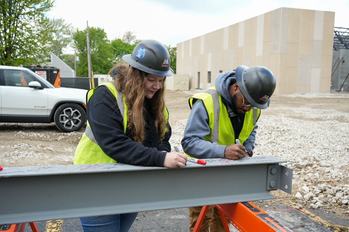 nicholasquality's tweet photo. Nicholas &amp; Associates team members Nick Papanicholas Jr., Rachel Steiner, Tyrone Smith, and Em Farley all joined in on the action. Special thanks to the project’s Superintendent and Lincoln alum Matt Dieschbourg for leading the group. https://t.co/apnbv1fhm5
