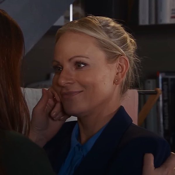 alohaimarie's tweet photo. how she is with everyone vs how she is with her wife is smth i find so endearing but also funny but i also get her cos if carla connor touched me so softly and called me a hero i too would fold🙂‍↕️ https://t.co/KvGOJGg8rF