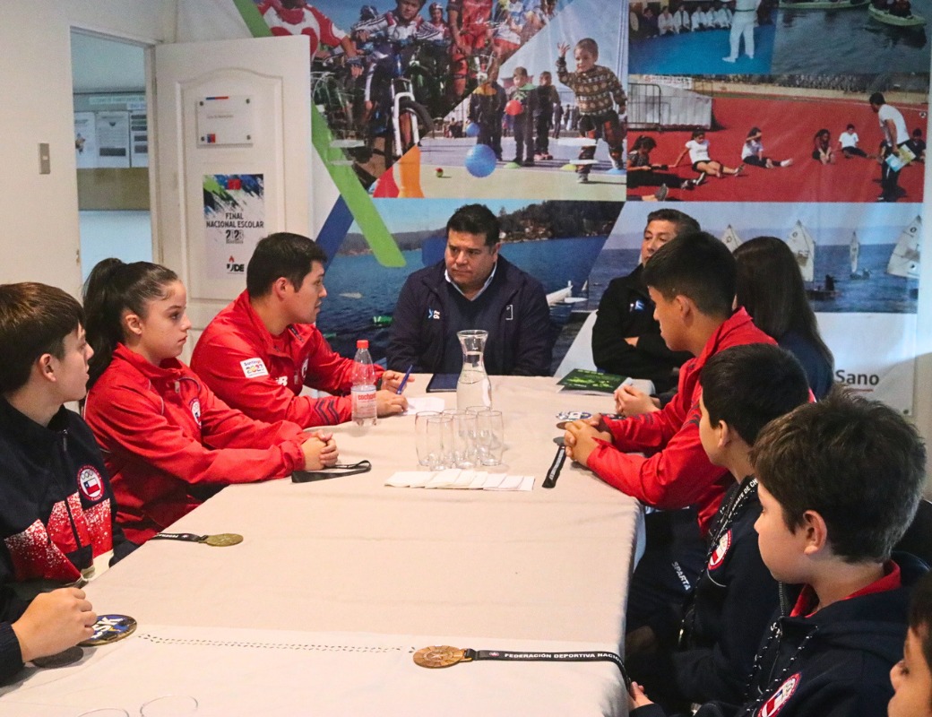 MindepBiobio's tweet photo. Representantes Team Dodero🥋 realizaron visita a seremi Gerardo Segovia y DR (s) IND, Francisco Avendaño, para dar a conocer logros y proyectos del club para los próximos meses. En el equipo destacan Sofía Alonso y Benjamín Dodero, ambos pertenecientes al programa Promesas Chile. https://t.co/J3ON23H19n