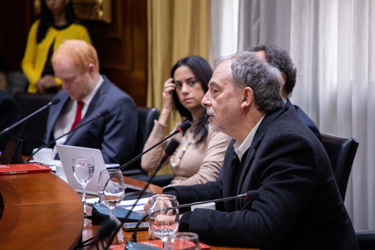 guidogirardi's tweet photo. Hace 15 años, junto al @senadodechile  y el ecosistema de educación superior, creamos @congresofuturo  para acercar el conocimiento a las decisiones del país. Hoy es una plataforma permanente y más necesaria que nunca. Chile tiene que actuar desde la evidencia para anticipar los cambios que vienen.
