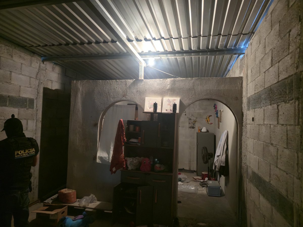 MPGuatemala_EN's tweet photo. registration, and evidence seizure operations at a property located in Masagua, Escuintla, as part of an ongoing investigation.
#CrimeZero 🚫 #PMSteadfastAndStrong 💪
#SearchOperations 🚨 https://t.co/DJWGNJwkPF