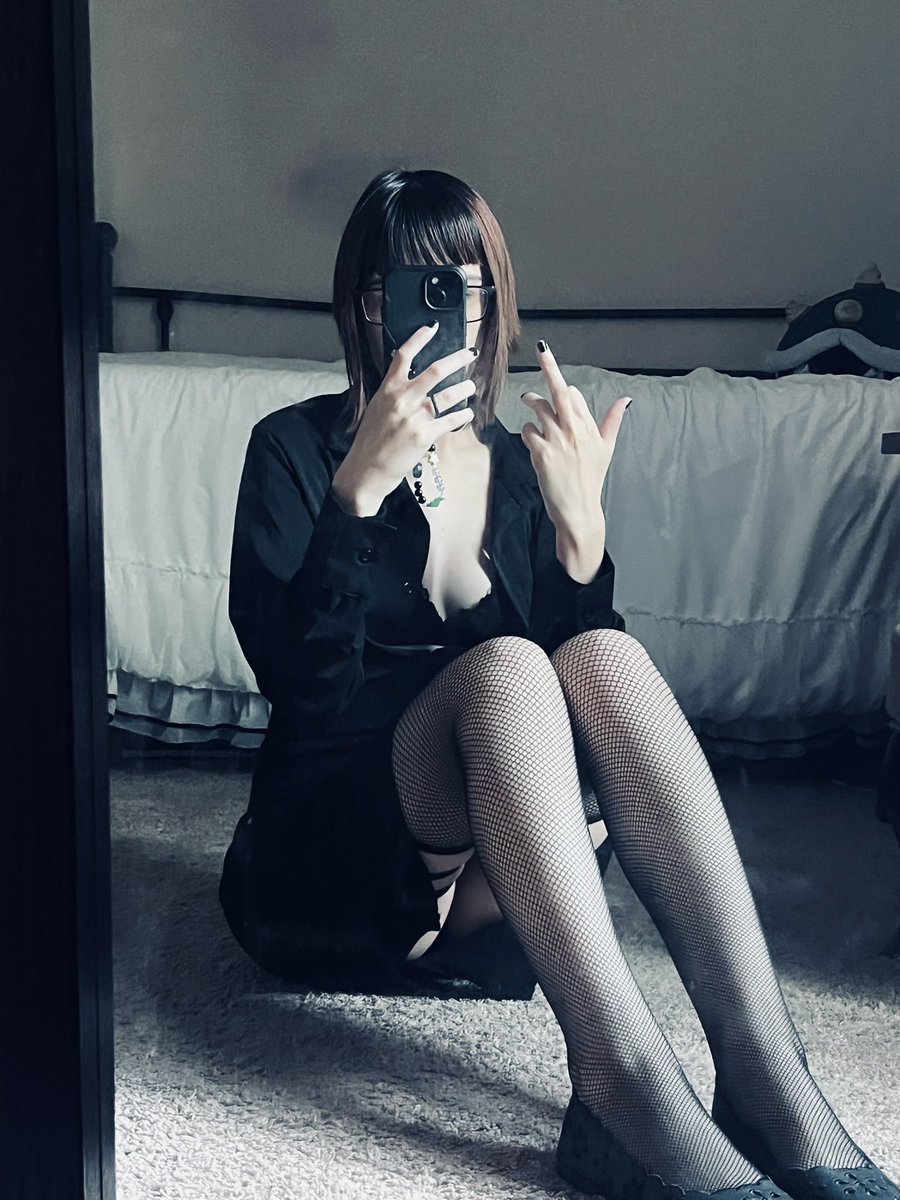𝒱𝑒𝓁𝓋𝑒𝓉 ཐི❤︎ཋྀ Findom tweet media