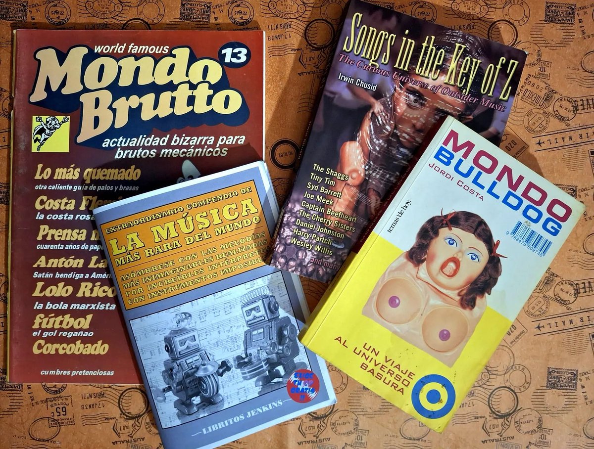 LibritosJenkins's tweet photo. Cuando escribí LA MÚSICA MÁS RARA DEL MUNDO no tenía SONGS OF THE KEY OF Z, la Biblia de la outsider music de Irwin Chusid, pero sí MONDO BULLDOG de Jordi Costa o los artículos musicales de Galactus para MONDO BRUTTO.

Ahora mi fanzine se hace mayor:

🍄 https://t.co/lxt2zEDsOk https://t.co/1uadJZqcAn
