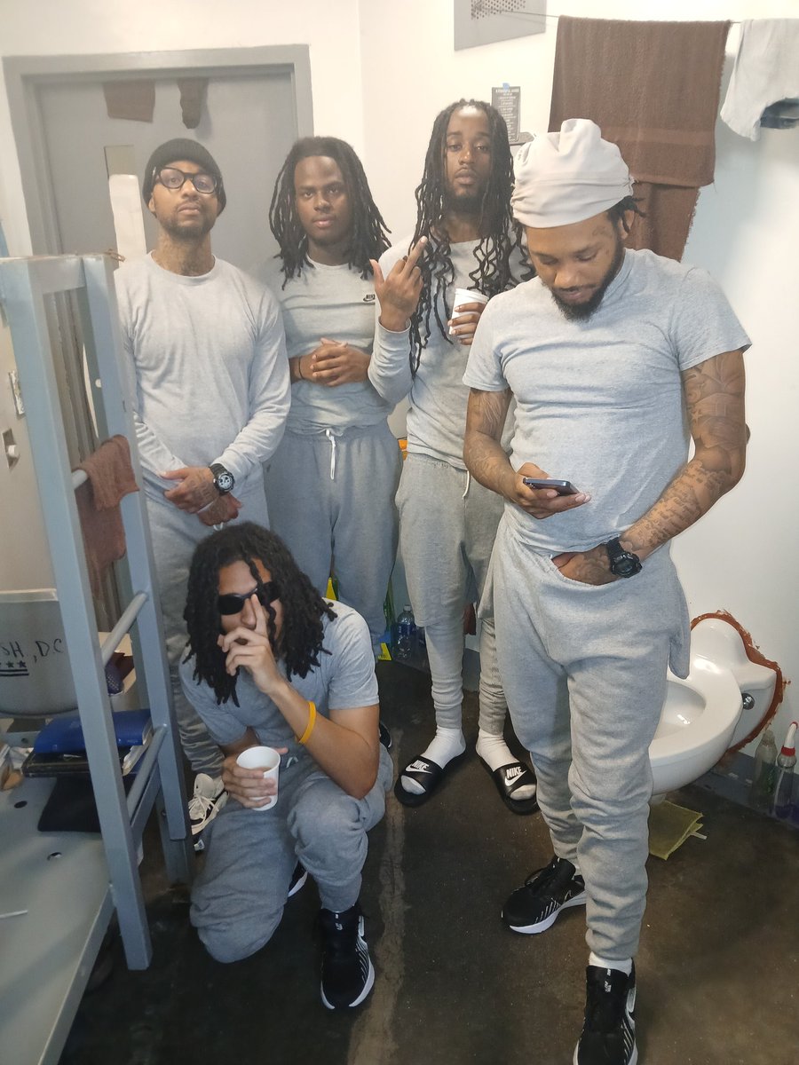 YungThreat37's tweet photo. N!ggas Go To Jail & Tell I Send Hits From The Cell #FreeDaMen #WelcomeHomeBag https://t.co/96I6b3izwe