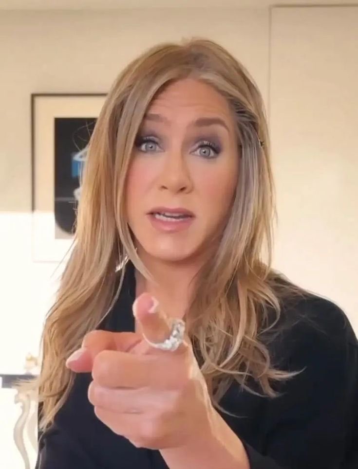 jenniferaniston tweet media