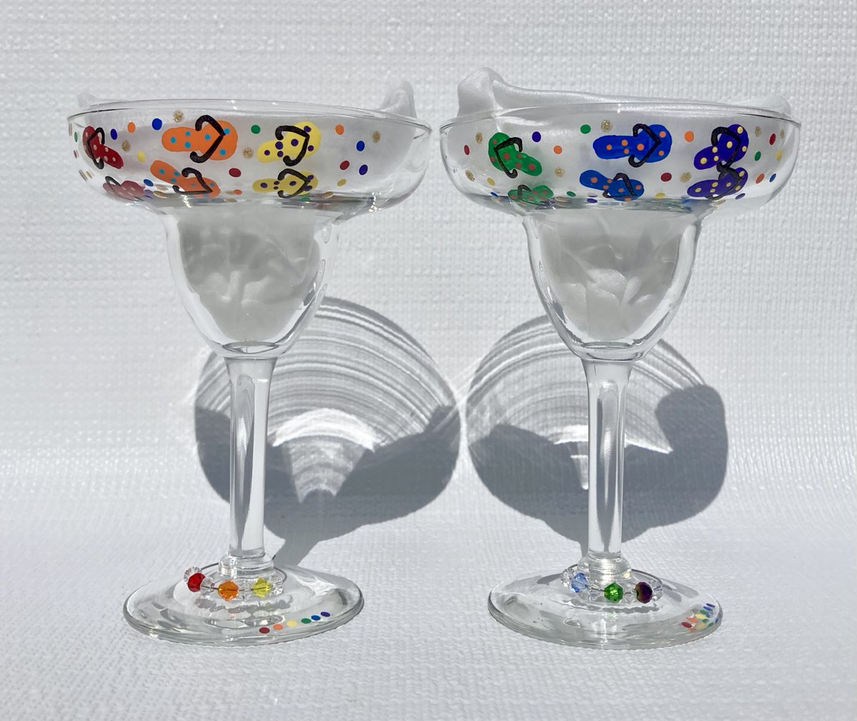 LPaintitpretty's tweet image. Check out these Summer glasses etsy.com/listing/186823… #summer #cocktaails #gifts #SMILEtt23 #etsyshop #craftbizparty #shamelessselfpromotionTuesday