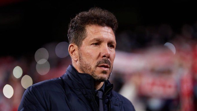 Han anat a buscar el 0-1 i no han xutat ni a porteria, igual que van fer al Camp Nou, on se’ls hi va aparèixer la Verge (gràcies a l’arbitre).
Es justicia poètica veure a Simeone protestant per la pèrdua de temps de l’Arsenal. Doncs Apa!
Cap a casa!
Una temporada més en blanc