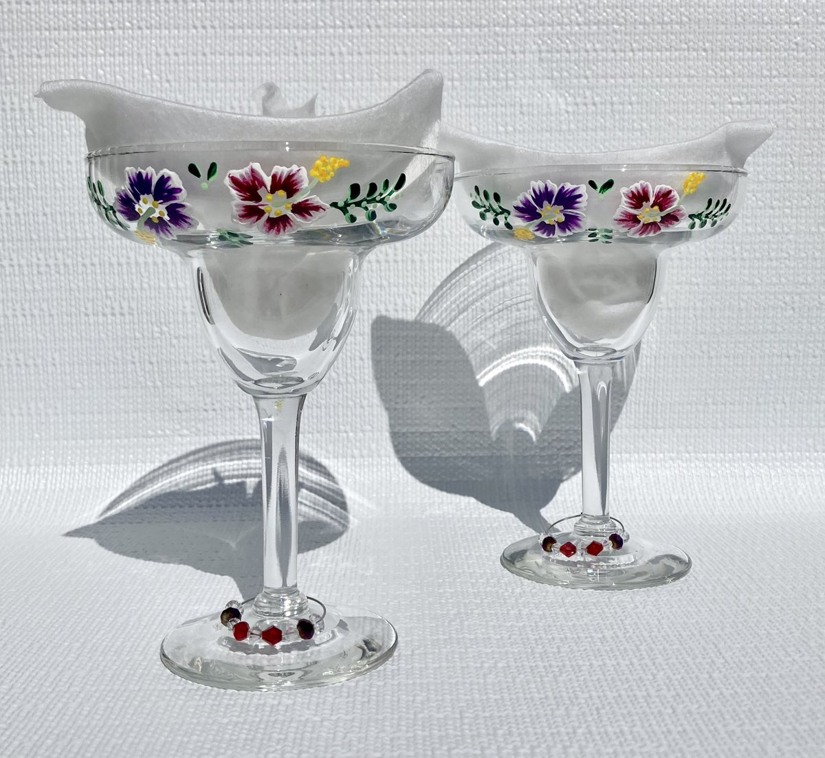 LPaintitpretty's tweet image. Check out these cocktail glasses etsy.com/listing/187027… #cocktails #handpainted #glasses #SMILEtt23 #etsy #shopsmall #shamelessselfpromotionTuesday