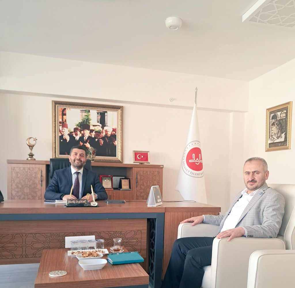 AnkaraEhad's tweet photo. Hafızlık tesbit sınavı öncesi Rıfat börekçi Eğitim merkezi müdürü şevki Çelebi hocamı makamında ziyaret ettik tesbit sınavında yapılacak hazırlıklar hakkında istişarelerde bulunduk verimli istifadeli görüşme oldu.#ehadgm #gençehad #şevkiçelebi #ehadakademi #eğitim #ehad #ehadgm https://t.co/vaLsQmGB22