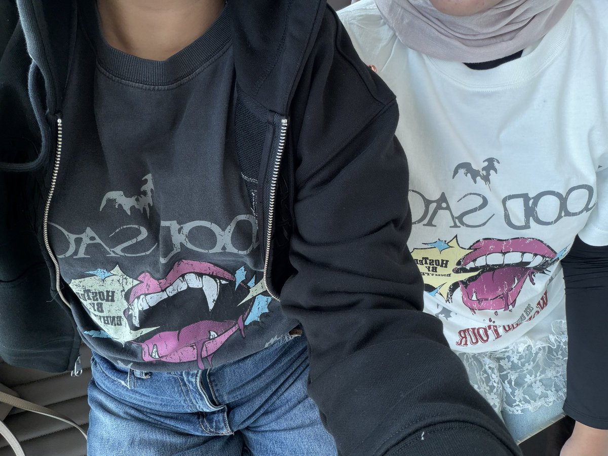 dionyjoonz's tweet photo. leaving soon . . . thankyou blood saga in seoul☹️✈️🇰🇷 https://t.co/45RJs9d7zm