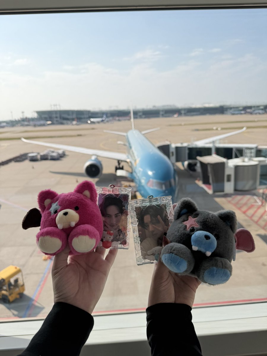 dionyjoonz's tweet photo. leaving soon . . . thankyou blood saga in seoul☹️✈️🇰🇷 https://t.co/45RJs9d7zm