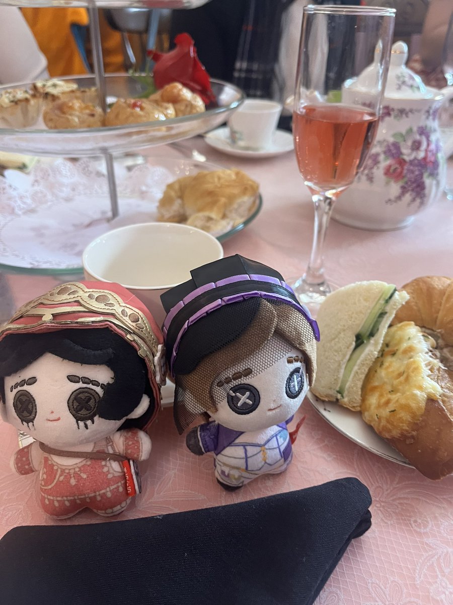 natashazelle's tweet photo. veramarg teatime 🤍🤍🤍 https://t.co/dSNjpiTVL2