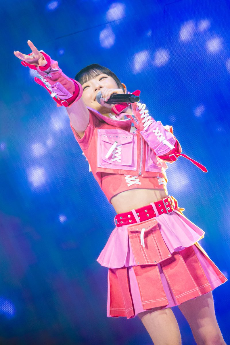 しおりん新衣装！ 新衣装、手の部分こうなってるんだ… #永田詩央里