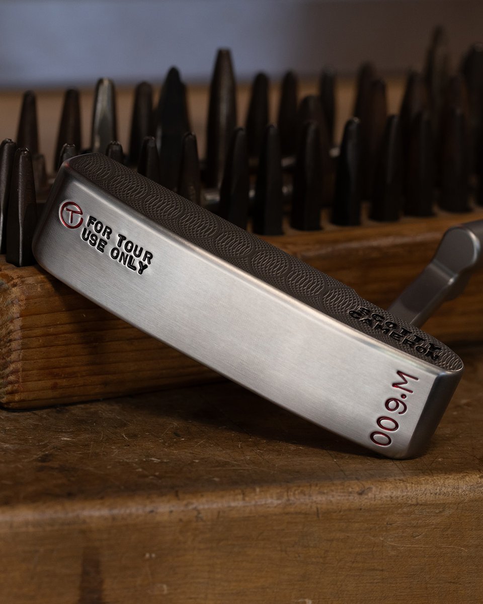 ScottyCameron's tweet photo. Hand-stamped with a Dancing Cameron and Crowned Circle T, this 34-inch Timeless TT (Tour Type) SSS showcases its 350-gram Studio Stainless Steel construction and subtle tri-sole design.

Coming soon to Scotty's online gallery. https://t.co/zraUk8ePIS
