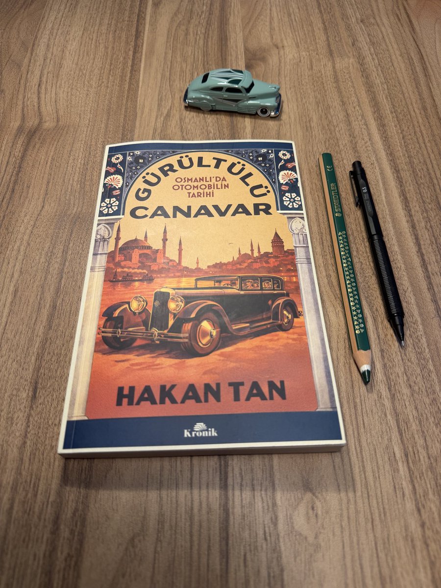 SARIOGLANLI's tweet photo. “Otomobil, doğum yeri itibariyla Avrupalı, benimsenmesi ve yaygınlaşması bakımından ise Amerikalıdır.”

“Osmanlı coğrafyasında otomobil, daha çok kendi kendine hareket eden anlamına gelen zatü’l-hareke kavramıyla isimlendirildi.”

•2026/7• https://t.co/IG5IZJbE9f