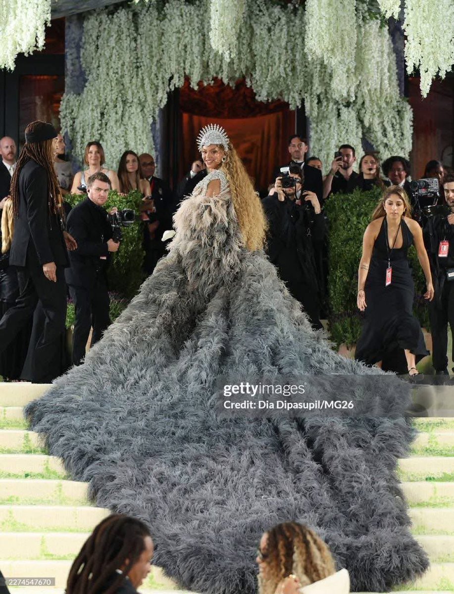 ZAVYYYYYYY's tweet photo. I think Beyonce has a song called skin and bones coming in act 🦴 🦴 🦴 https://t.co/1uXZawhoKr