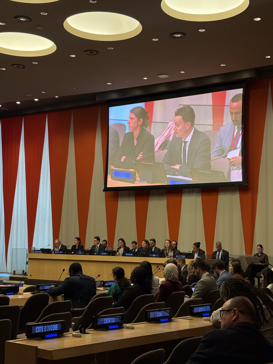 España en la ONU tweet media