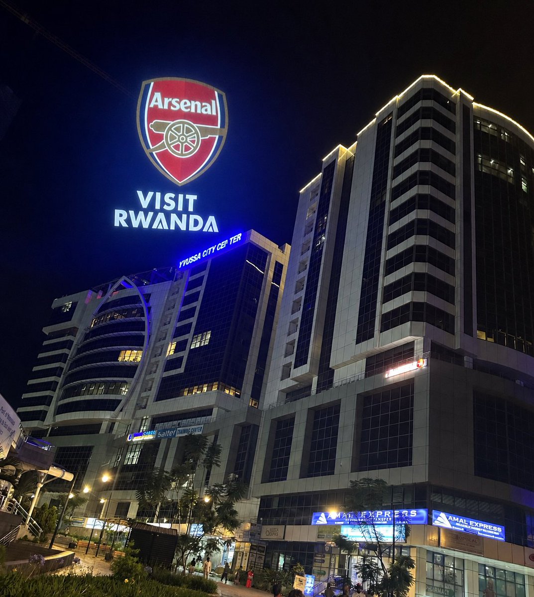 Jacque25Kw's tweet image. Visit Rwanda To the Final @visitrwanda_now ❤️🤍 #Arsenalfc #visitrwanda