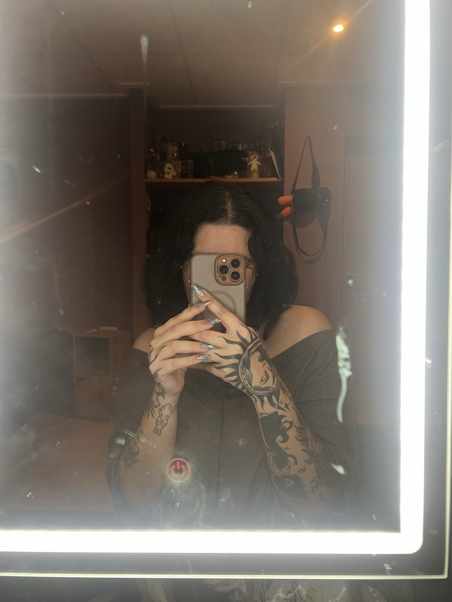 imLuneth's tweet photo. messy mirror…dirty mind 😈 https://t.co/ec1fd46hYX