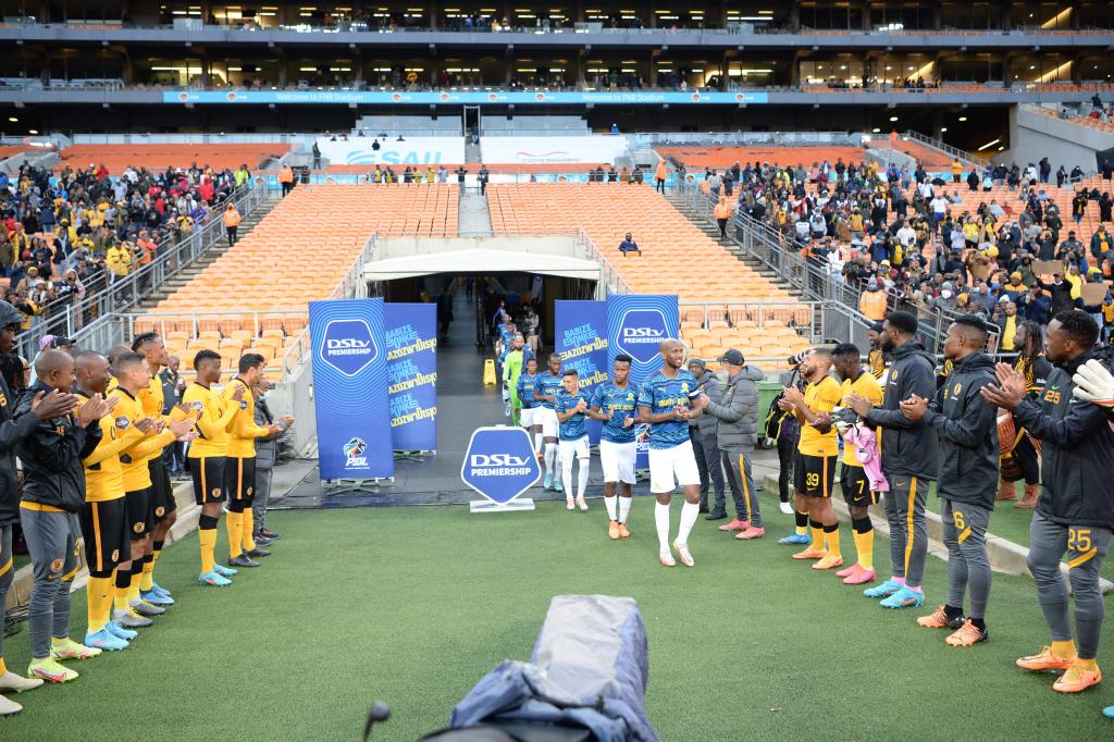For the first time in 9 years kaizer chiefs won't do guard of honour against sundowns thanks to Orlando Pirates 😭😭😭