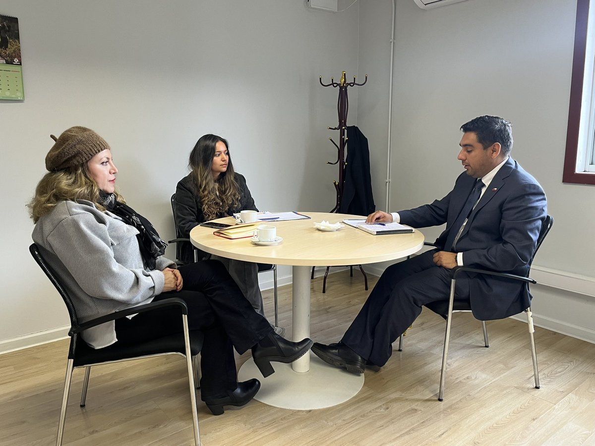 DPPItata's tweet photo. El Delegado Presidencial Provincial de Itata, Tomás Landaeta Fuentealba, recibió la visita protocolar de la Directora Regional del Servicio Nacional de Migraciones (SERMIG), Margot Inzunza. Para coordinar trabajo conjunto. https://t.co/i1bBIsu2yx