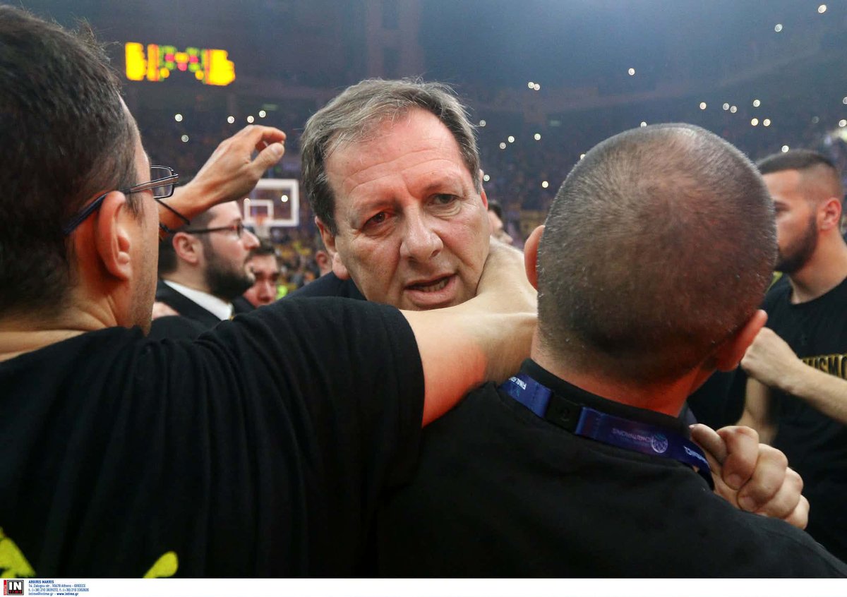 aekbcgr's tweet photo. Υπερηφάνεια! 💛🖤

#aekbc #aekhistory #basketballcl https://t.co/QFHUGdluqT
