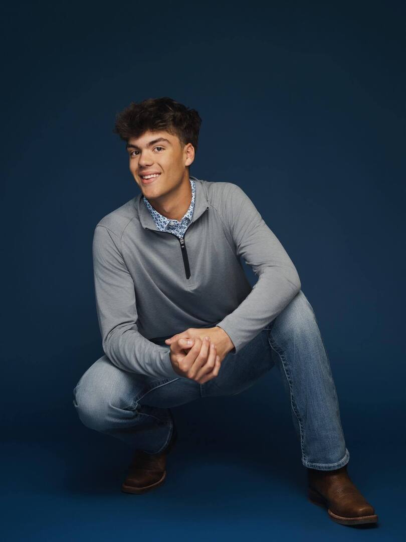 RsMODEL - Lucas Ira 

🔥Attends Brownstown Central High School 
🏈 Plays football, baseball and basketball 
🏹 Enjoys hunting and working out 
💙 His two favorite things to do are hanging out with his friends and playing sports instagr.am/p/DX-MpmcmDJi/