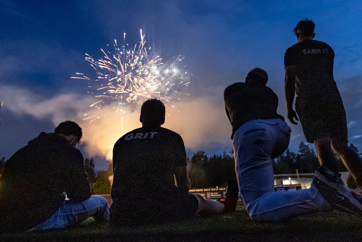 CTVYVRCommunity's tweet photo. Summer Nights &amp; Baseball Lights! ☀️ Get ready for thrilling games, delicious ballpark food, and an electric atmosphere. @vancanadians are back at The Nat!

For tickets &amp; Info: https://t.co/Mxu9DAPp4H https://t.co/jf1oY1NBHh