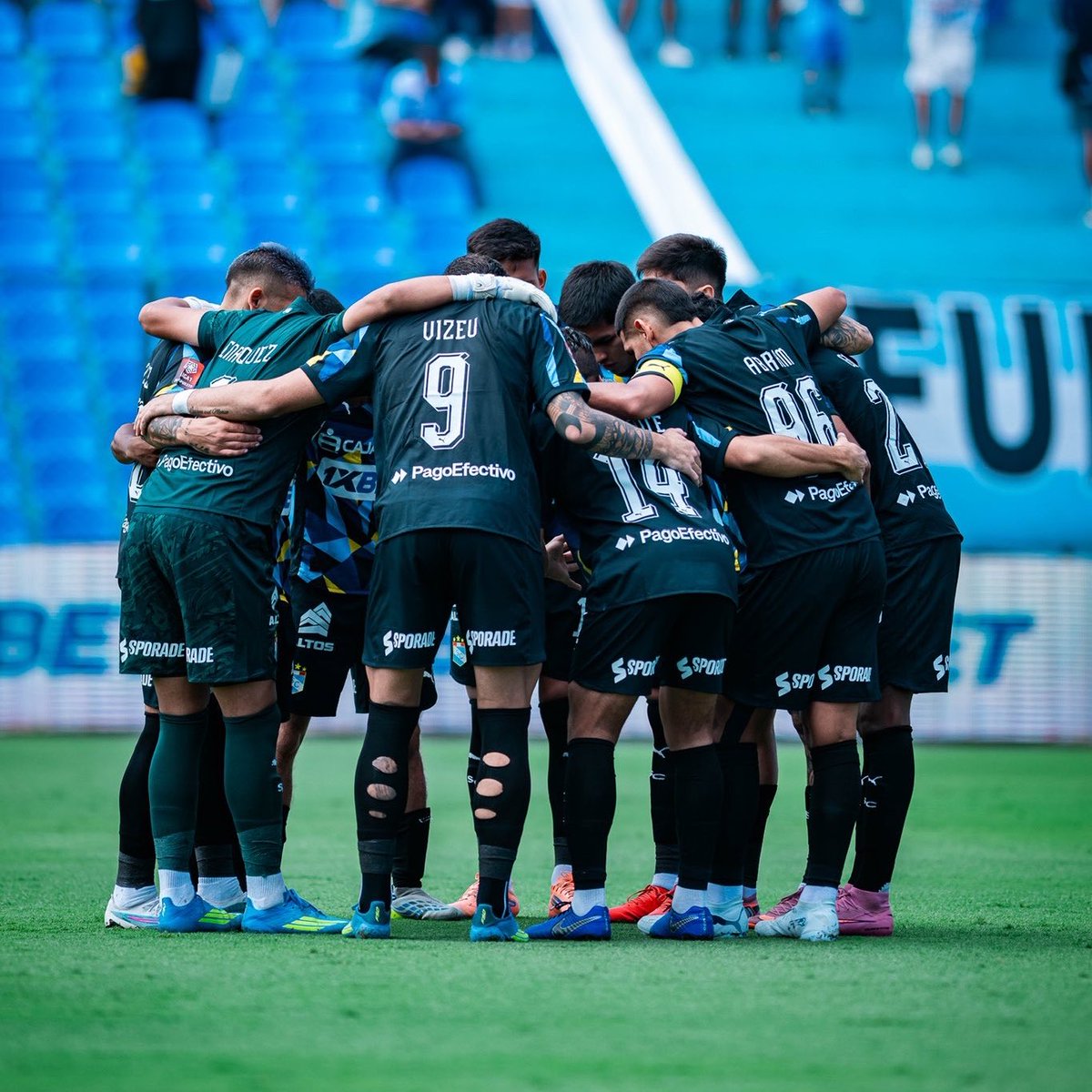 𝗔𝗟𝗜𝗡𝗘𝗔𝗖𝗜𝗢́𝗡 𝗖𝗢𝗡𝗙𝗜𝗥𝗠𝗔𝗗𝗔

👉🏻 Este es el 𝗫𝗜 de Sporting Cristal para enfrentar a Palmeiras por la fecha 4 de la fase de grupos de la CL:

Enríquez, Cristiano, Lutiger, Araujo, Sosa, Castro, Yotún, Tavara, Gonzalez, Ávila, Iberico.

<a href="/futbro_pe/">Futbro.pe</a> <a href="/BSCervecero/">@BarrioSCervecero</a>