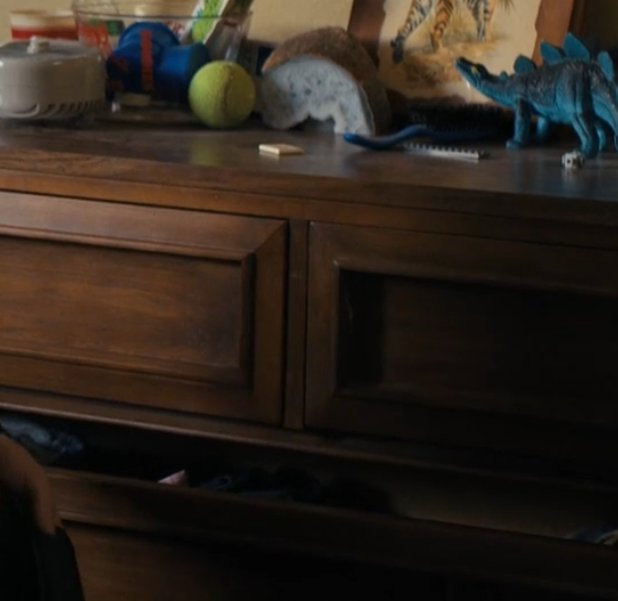 willswiser's tweet photo. i never notices wills drawers are different.. one is flat, one goes inward.. woah https://t.co/aWdq9HQIRR
