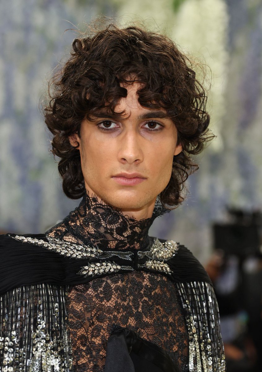 JamoMag's tweet photo. #Sombr at The 2026 #MetGala. https://t.co/Hkc6MJHyOf