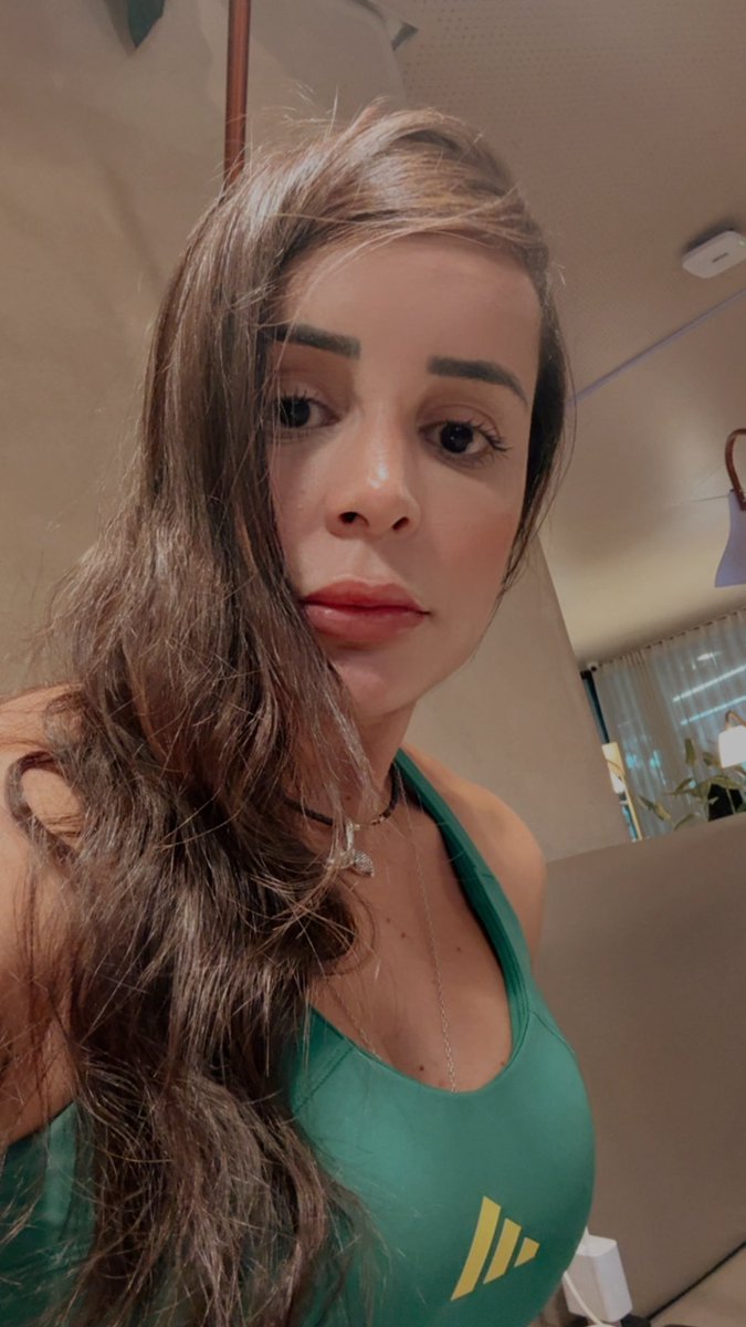 Mahrcela's tweet photo. Muito Brazilian girl esperando conexão 🇧🇷 https://t.co/oV9OgRG9xy