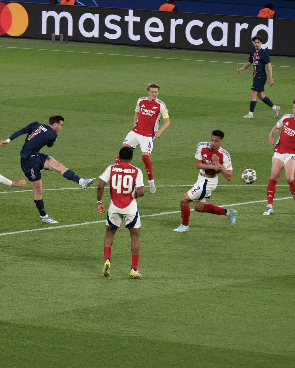 PSG Pictures That Go Hard tweet media