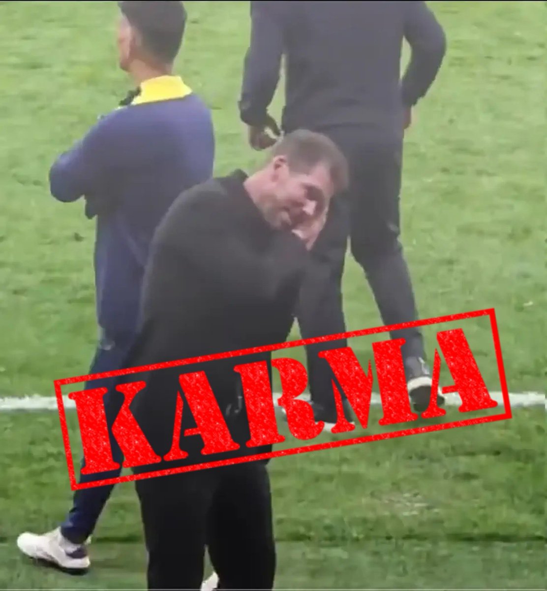 noveval5's tweet photo. @Atleti #DiegoSimeone #karma #arsenal-atletico #Fcb @FCBarcelona @fcbarcelona_fra https://t.co/Izng9SUkws