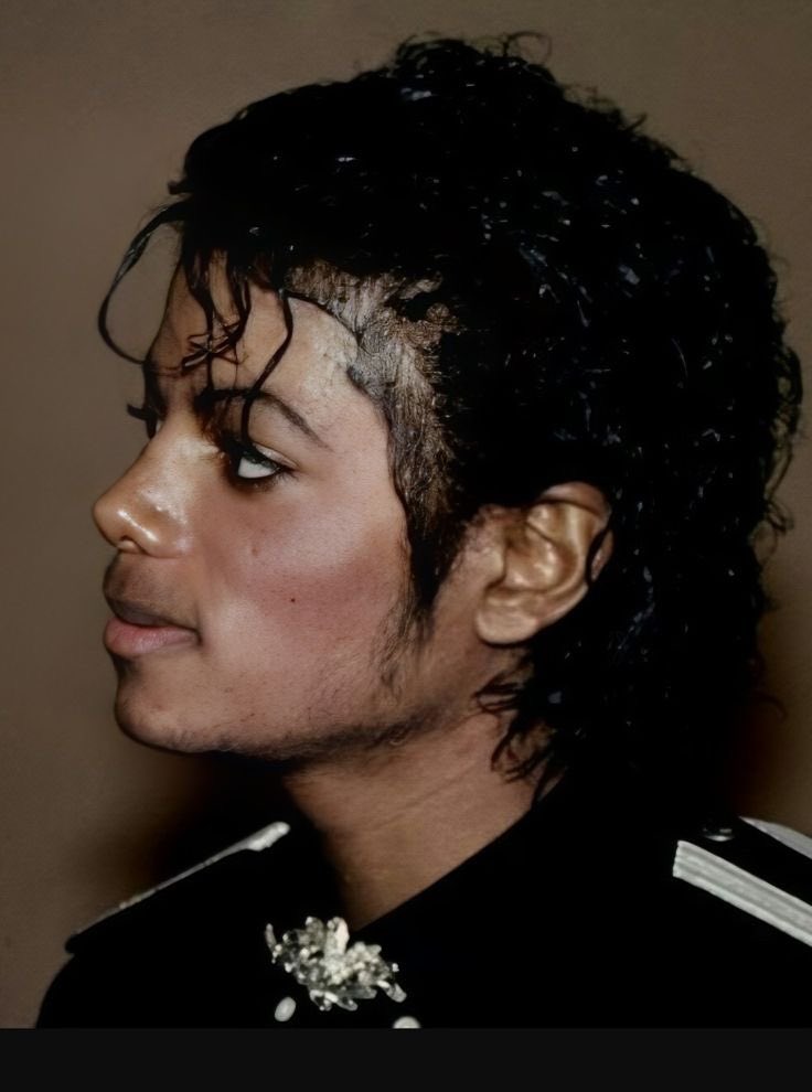 mjxbubbles's tweet photo. he invented the word edges https://t.co/6YZfgUJiIG