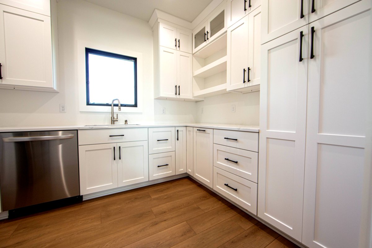 DukeHomes's tweet photo. A timeless approach to design extends to every corner of the home—even the back kitchen. Thoughtfully designed for prep and cleanup, it keeps your main kitchen guest-ready while making everyday living and entertaining feel effortless. https://t.co/TMPblrpQsz