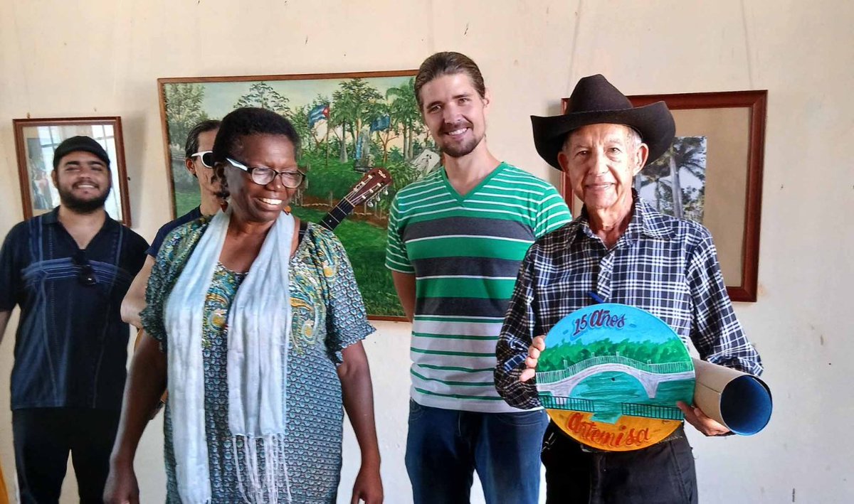 DiarioArtemisa's tweet photo. 🇨🇺❤️ Ariguanabenses rindieron este martes merecido homenaje a Rafael Rodríguez Ortiz, Felo, creador del Bosque Martiano, en su 83 cumpleaños.

🔗 https://t.co/wYS1Fc9nAm

#ArtemisaJuntosSomosMás https://t.co/LeUWMcYzF5