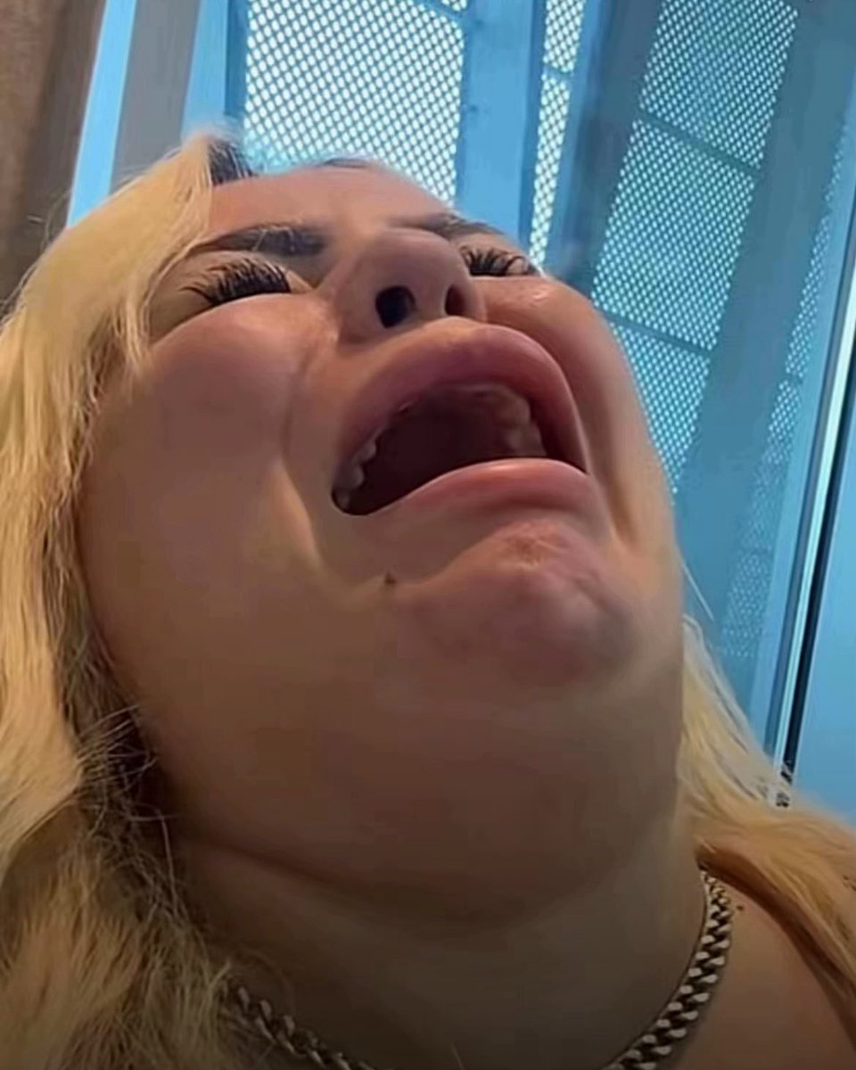 vanesa tweet media