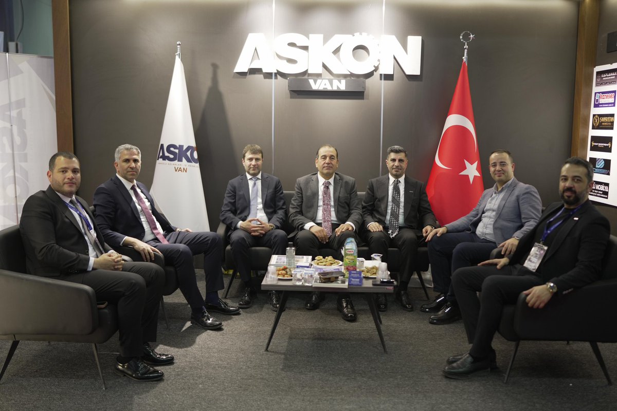 AskonVan65's tweet photo. 📍DAKAF’26 

Kariyer fuarının önemli paydaşlarından KOSGEB’in Van il müdürü Sayın Bilal Emre Yörük Standımızı ziyaret etmişlerdir.

ASKON Şube başkanlığımız adına, kıymetli müdürümüze Teşekkürlerimizi sunarız.

@orhanaydin 
@BilalEmreYoruk 
@osmancicekel https://t.co/xcuqFmyDRZ