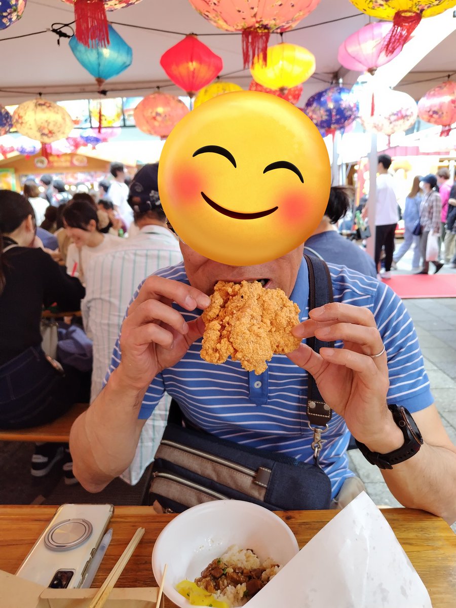 こま tweet media