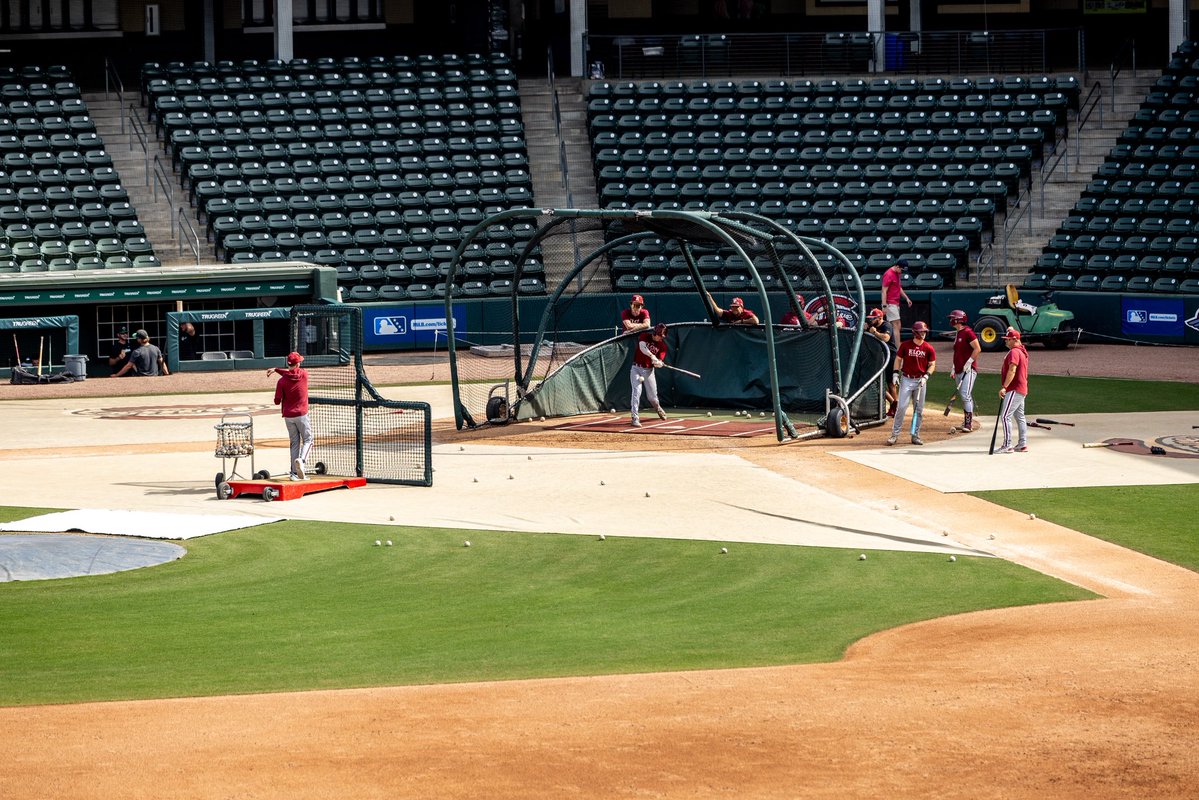 ElonBaseball's tweet image. Just some Monster BP pics. 

#PhoenixRising | #GoldStandard
