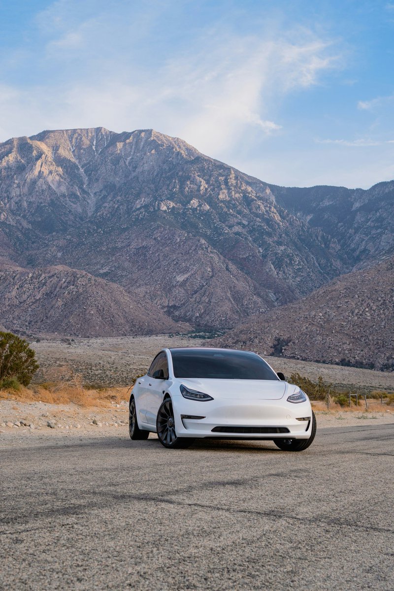 ZypronAuto's tweet image. Model: Tesla Model 3
Color: Pearl White Multi-Coat
Body: Compact executive 
Signature Tesla minimalist front end 
Slim LED headlights
Aerodynamic design
Frameless doors
Newer rear light bar 
Sporty wheels

#LuxuryCars #BMW #X7 #ExoticCars #CarForSale #WorldwideShipping