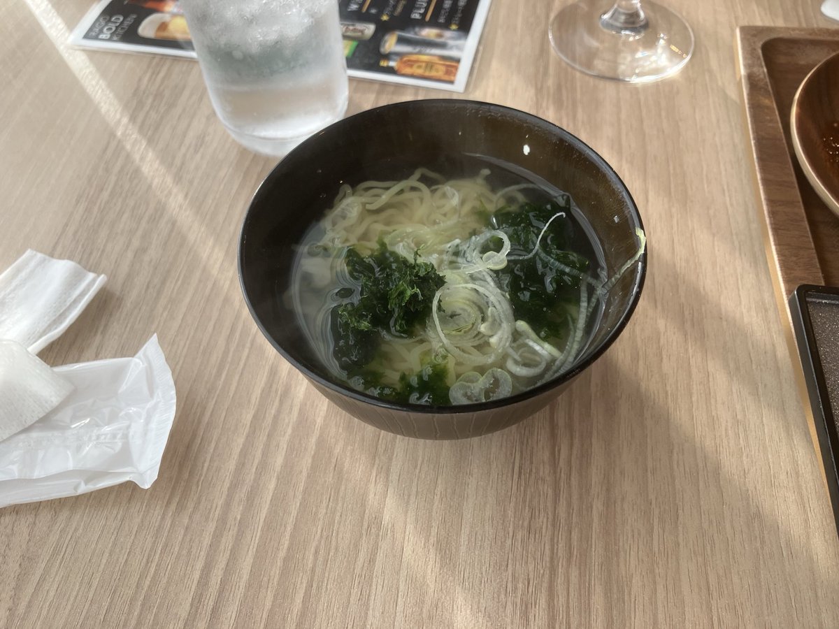 THseit2008's tweet photo. 昨夜の夕食ヴュッフェもやはり食べ過ぎてしまいました💦 https://t.co/zmYeaVjbgX