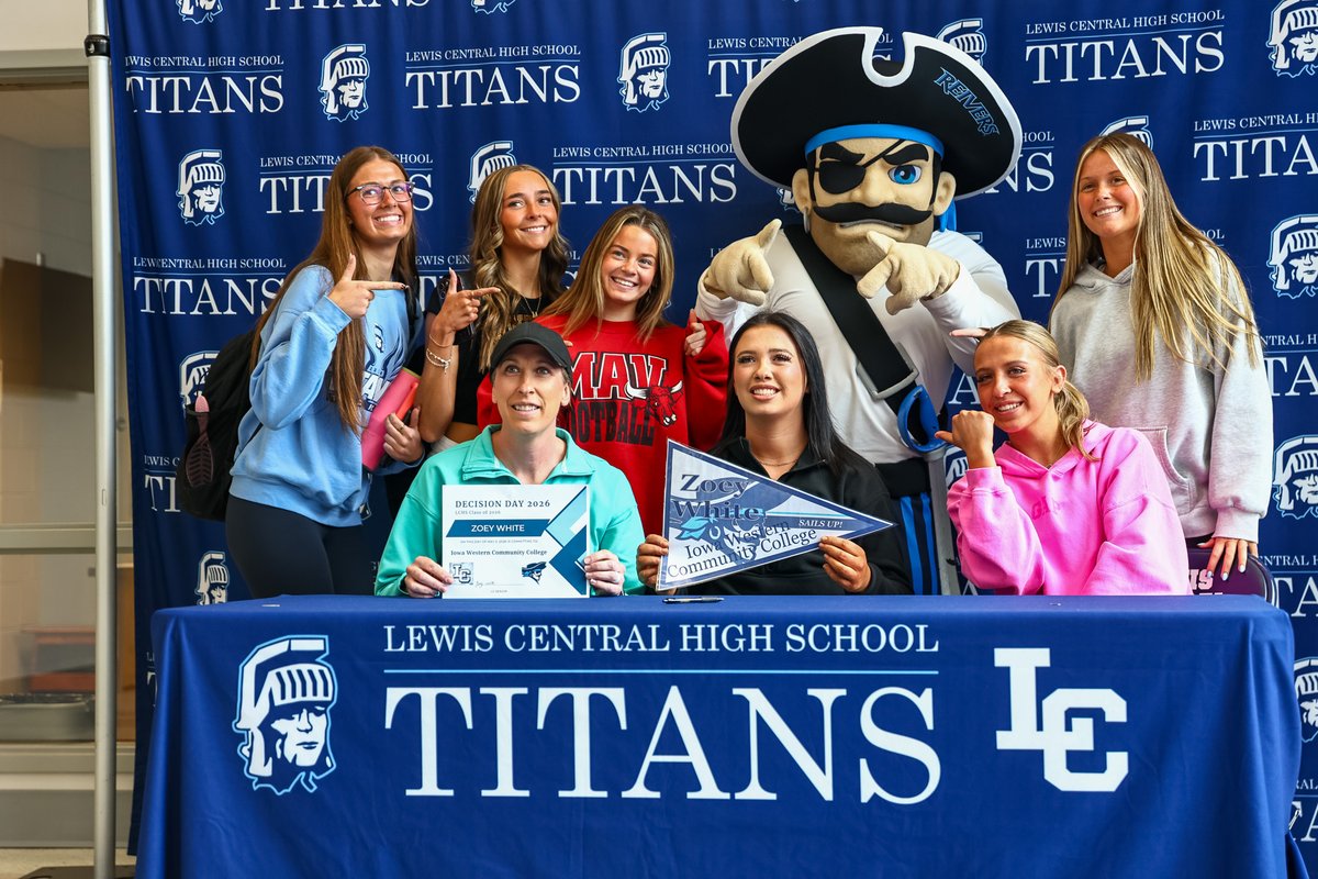 IowaWesternCC's tweet photo. Keeping it close to home! 💙 Shoutout to these Titans for making it official with Iowa Western!  Your next chapter starts just down the road. https://t.co/1HeRhxw55w
