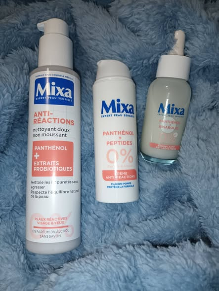 vaness606's tweet photo. Je test la routine mixa anti réaction j'ai adoré la crème hydratante que je peux utiliser sur mes yeux sensible  associée au sérum ce duo est efficace et très agréable à utiliser  #mixa #mixafr @mixafr https://t.co/pcGjOlK88x